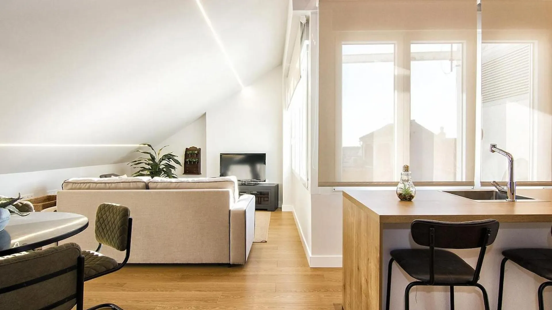 Chezmoihomes Premium Loft Private Terrace غرناطة